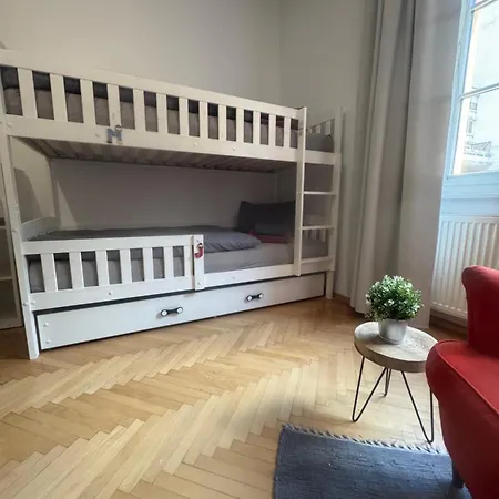 Feel Good At Dragon Bridge Lublaň